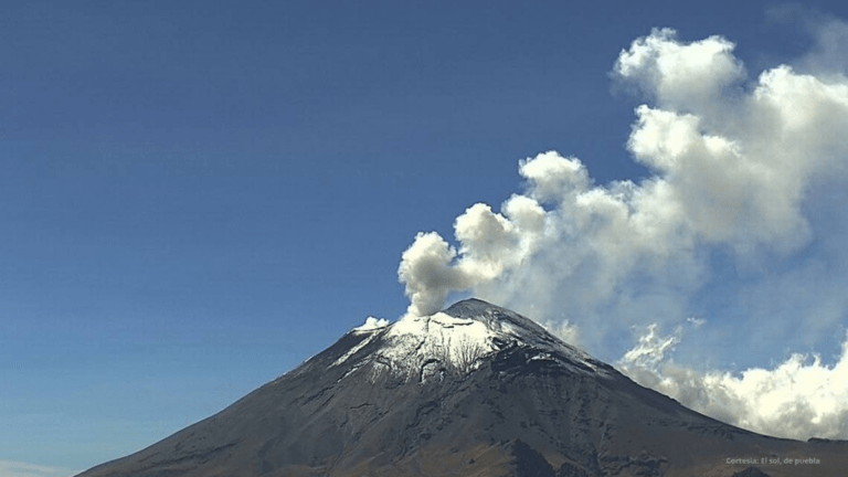 Volcán Popocatépetl se mantiene activo.