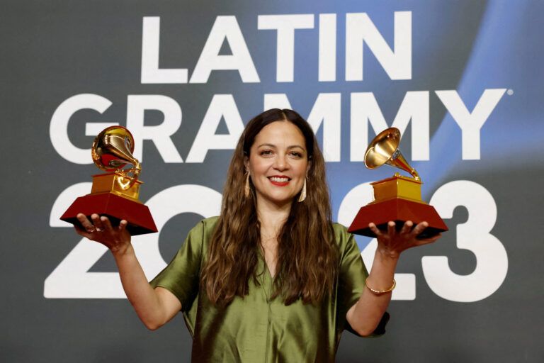 Natalia Lafourcade Brilla en los Latin Grammy