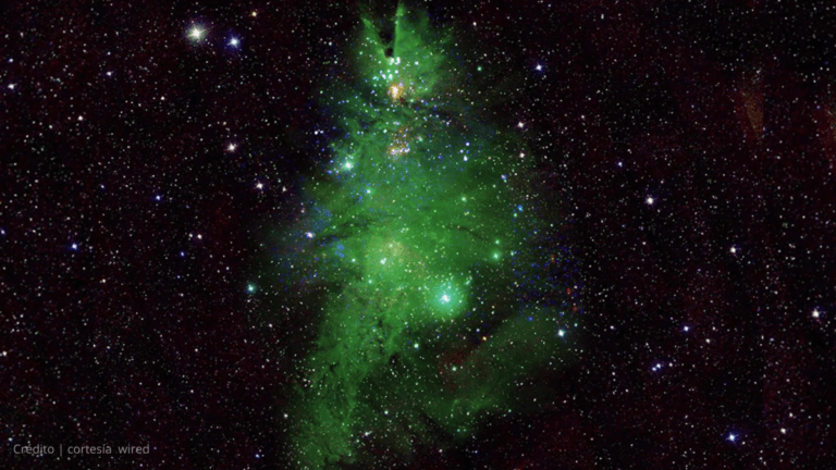 La NASA captura el esplendor festivo del ‘Cúmulo del Árbol de Navidad’ en el espacio