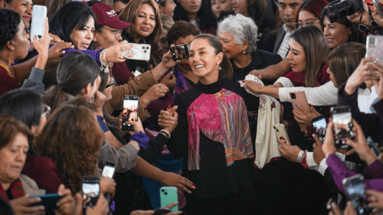 Claudia Sheinbaum recibe respaldo masivo de mujeres para la presidencia de México y pone en foco la agenda feminista en la 4T