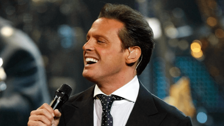 Luis Miguel: El Sol de México y su Brillante Trayectoria