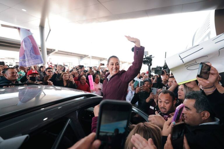 Triunfal Bienvenida a Claudia Sheinbaum en Ciudad Juárez, Chihuahua: Abrazos, Porras y Mensajes de Apoyo