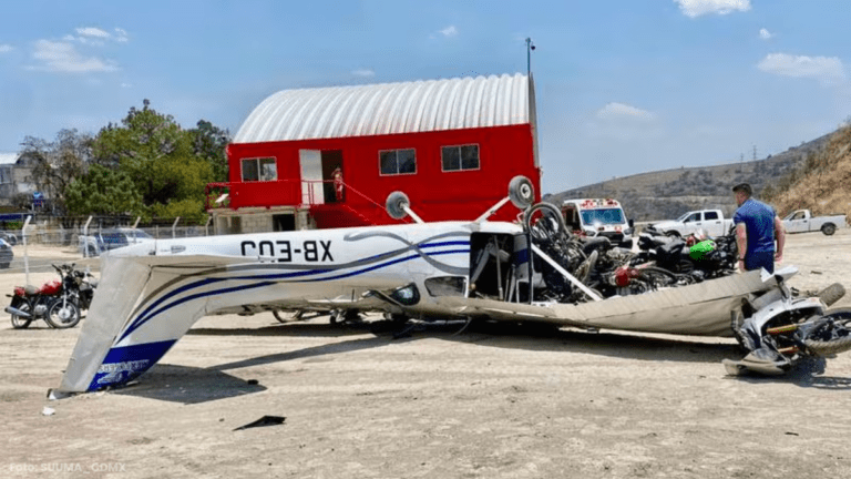 Avioneta se estrella en Atizapán de Zaragoza, Estado de México