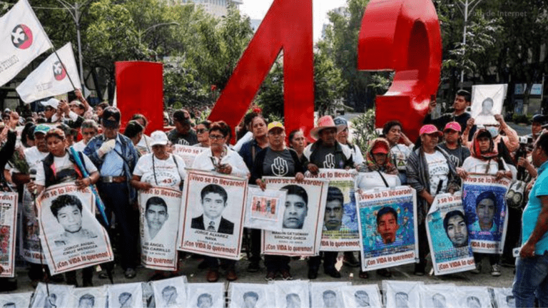 Padres de los 43 desaparecidos de Ayotzinapa convocan a boicot electoral en México