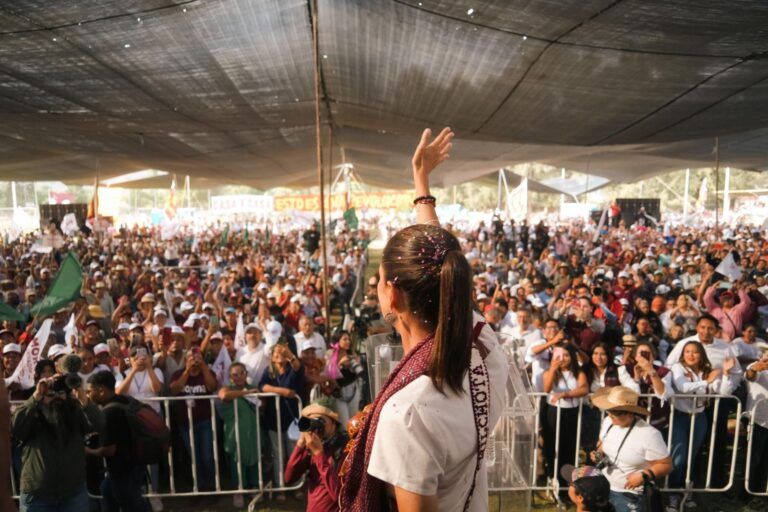 Claudia Sheinbaum se compromete a trabajar de la mano de los pueblos originarios desde la meseta purépecha hacia la Presidencia de México