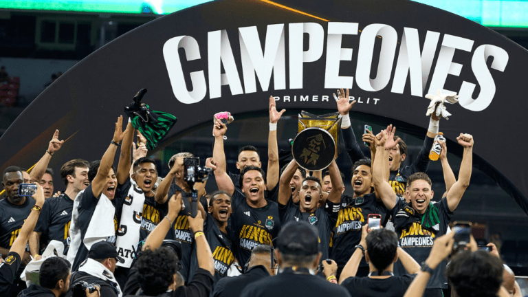 Así se vivió la primera fiesta de la Kings League en el estadio Azteca, el equipo Mexicano Raniza FC es campeón