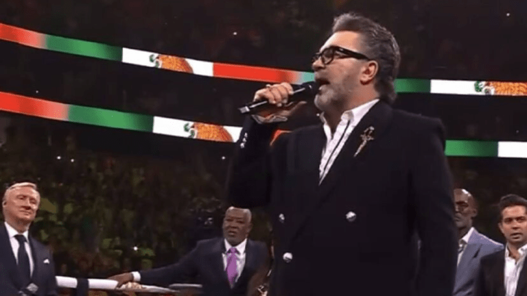 Manuel Mijares sorprende al interpretar el himno en la pelea de ‘Canelo’ vs. Munguía