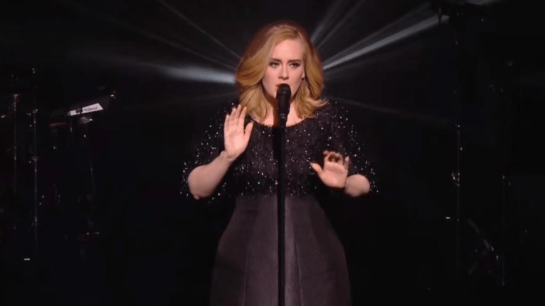 Adele Interrumpe Concierto para Defender a la Comunidad LGBT Tras Comentario Homofóbico de un Fan