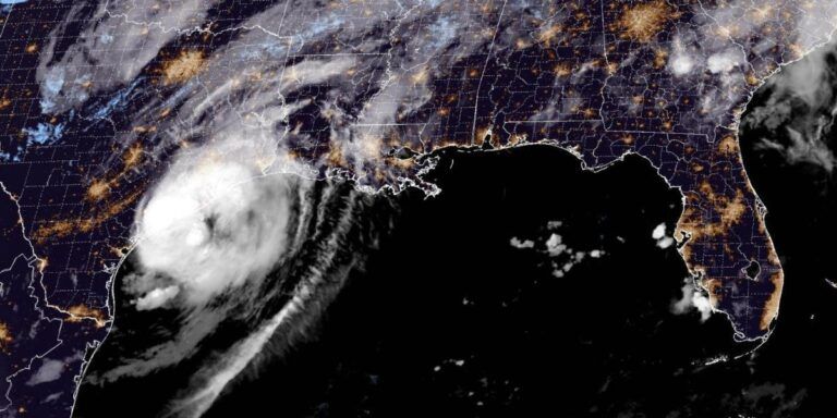 El Huracán Beryl se Debilitó a Tormenta Tropical en Texas, Dejando a ocho Muertos y Millones sin Luz