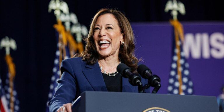 Donald Trump acusa a Kamala Harris de ser una “lunática radical de izquierda” en su último mitin