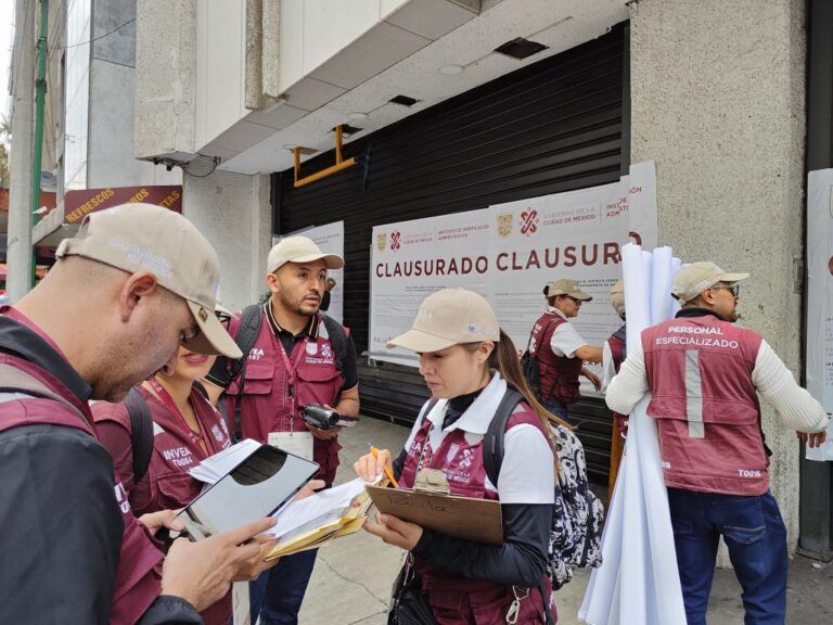 Clausura de Plaza Comercial en Izazaga 89 genera reacciones en redes