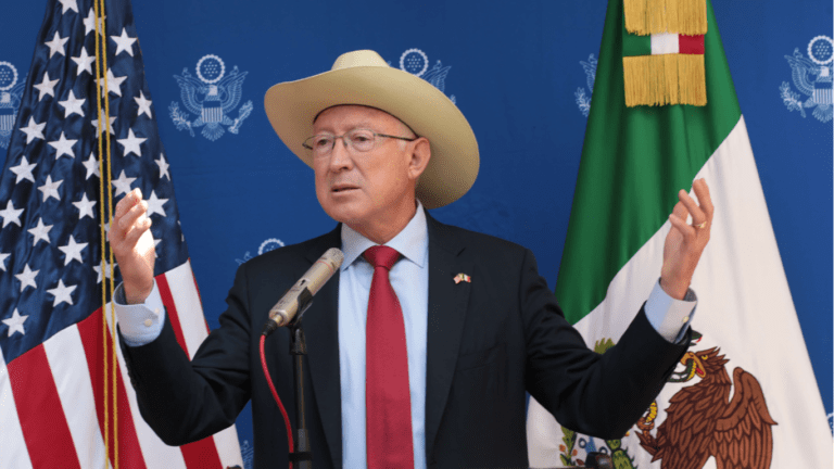 Ken Salazar anuncia duro golpe contra cárteles; Ovidio sigue preso.