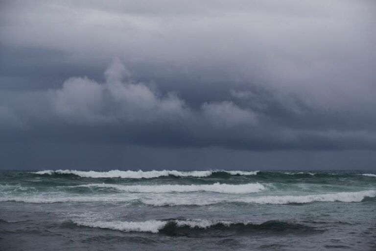 Tormenta Tropical «Carlotta» Se Intensifica y Amenaza con Fuertes Lluvias