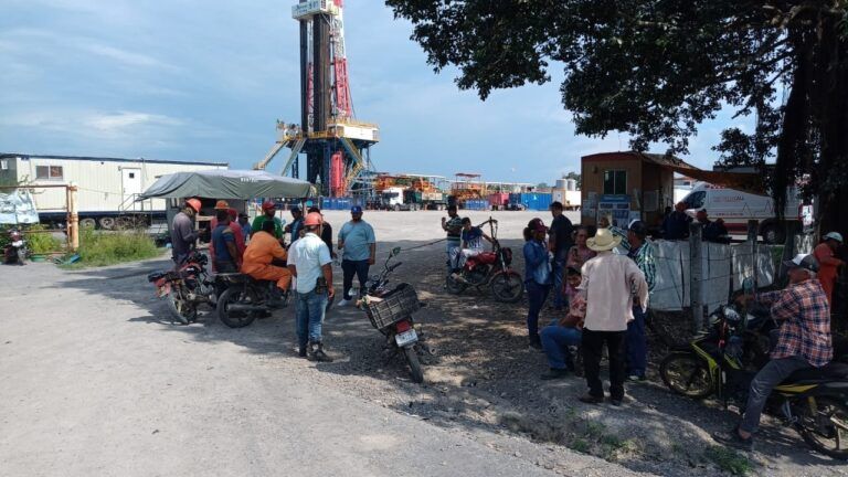 Persiste el bloqueo de pozos petroleros en Veracruz