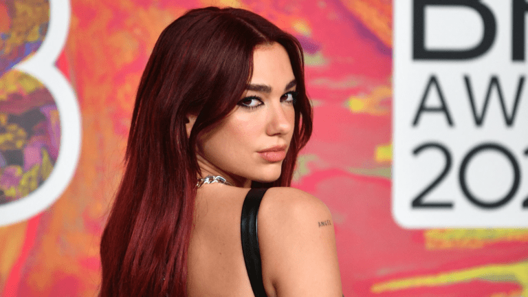 Dua Lipa Despierta Expectativas: Anuncia Gira Mundial 2025 y Radical Optimism Arrasa en Listas