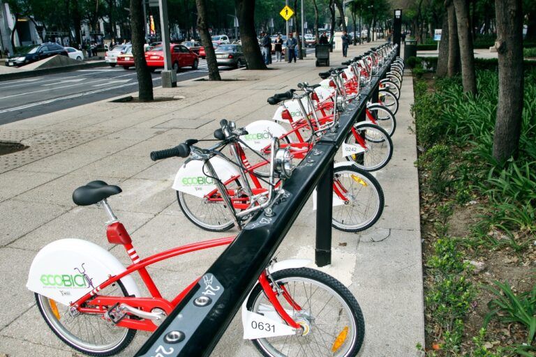 Menos coche y más pedales: Así impacta en tu salud el transporte que eliges para ir a trabajar