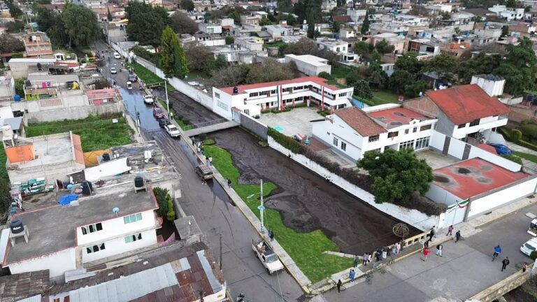 Afectados en Amecameca exigen recursos tras daños por desbordamiento del río