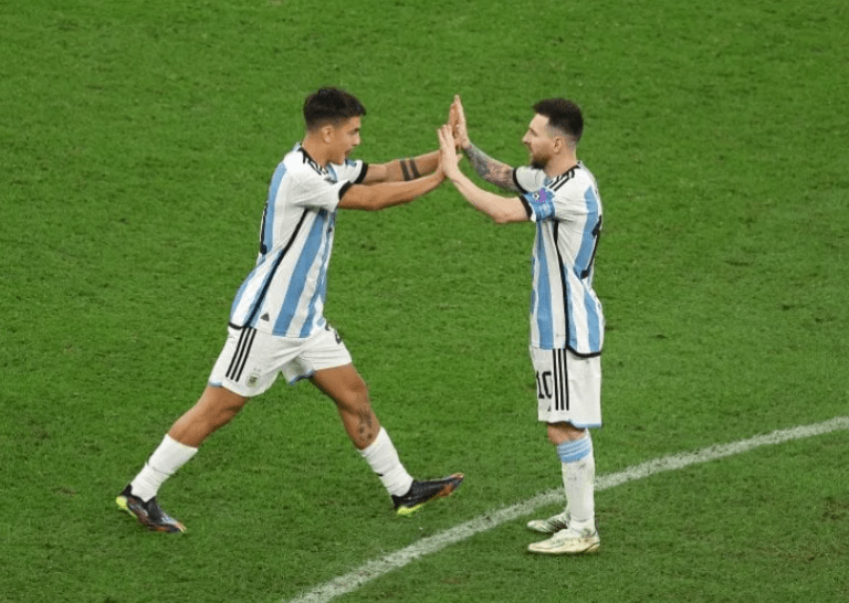 Dybala se Adueña del Legendario 10 en el Regreso de Messi: Argentina vs. Chile en el Monumental