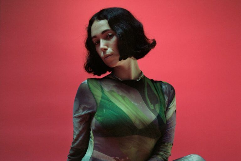 Kelly Lee Owens, la estrella del pop electrónico, lanza su nuevo sencillo y videoclip titulado “Love you got”, parte de su próximo álbum “Dreamstate”.