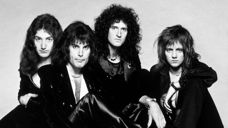 Exposición “Queen I” en el Metro de CDMX: Un Tributo a la Legendaria Banda de Rock