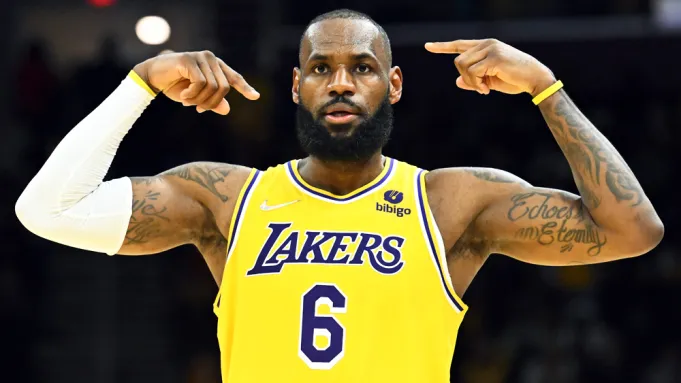 LeBron James No Jugará el Debut de Pretemporada de Los Lakers: Lo Que Esto Significa para el Equipo 