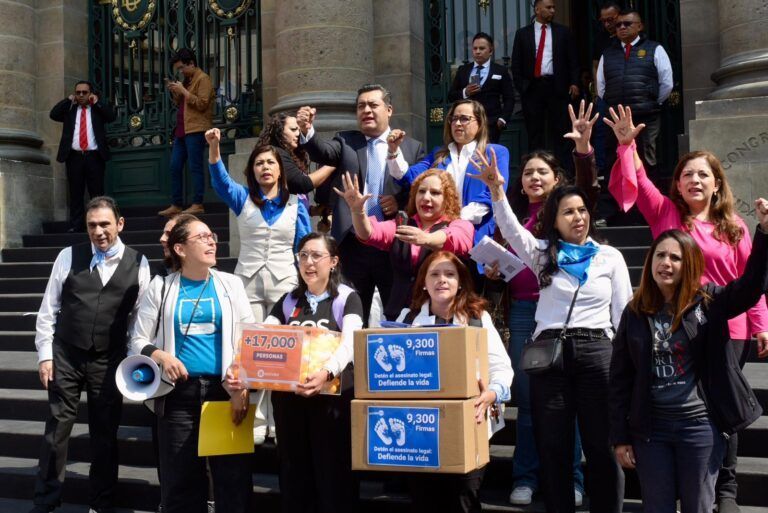 Diputado del PAN en CDMX y asociaciones se oponen a la legalización del aborto hasta el noveno mes.