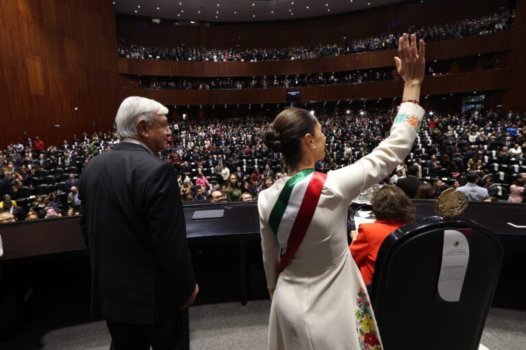 “No llegó sola, llegamos todas”, sostiene Sheinbaum