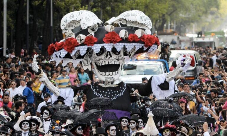 Así Deslumbró CDMX con la Mega Procesión de Catrinas y Catrines