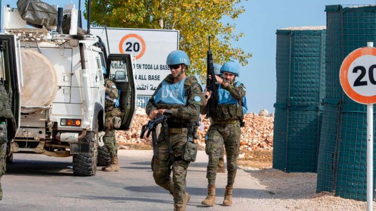 Condenan Ataques del Ejército Israelí a los Cascos Azules de la ONU en Líbano: ¿Crímenes de Guerra en Puerta?