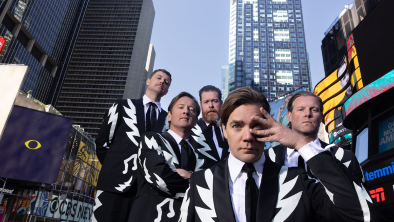 ¡El Rock Vive! The Hives Prefieren Conciertos a Streaming y Regresan a México