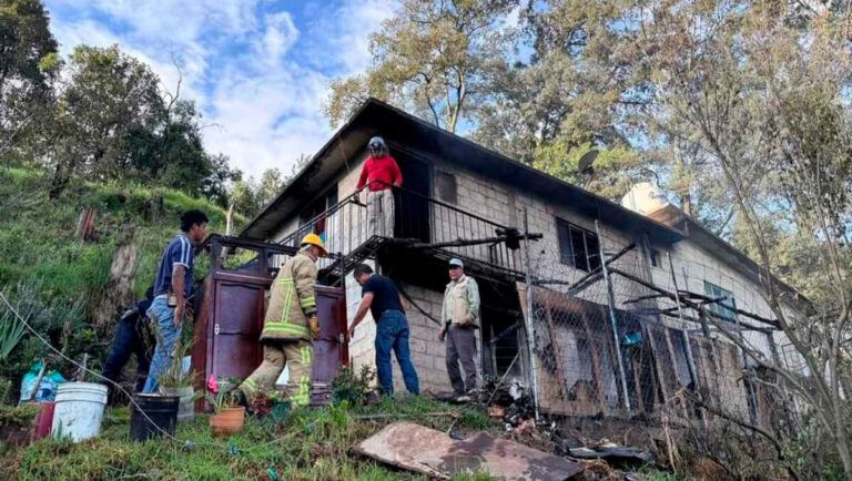 Incendio en Jilotzingo: Comunidad Unida y Sin Lesionados a Pesar de las Pérdidas