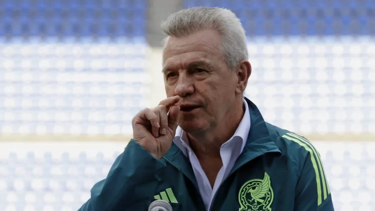 Javier Aguirre critica la conducta de Roberto Alvarado en la Selección Mexicana y Chivas 