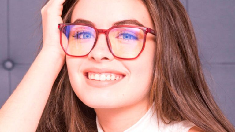 Gafas de Lectura con Monturas Grandes: El Nuevo Estilo de las Mujeres Modernas