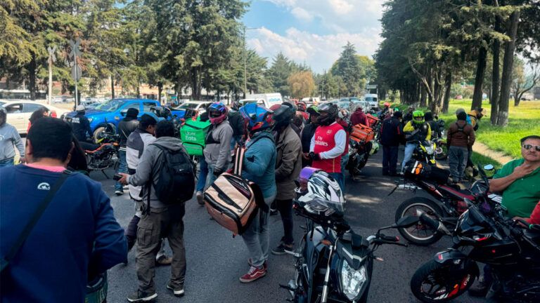 Protesta de Repartidores: Trabajadores Bloquean Paseo Tollocan en Defensa de Sus Derechos