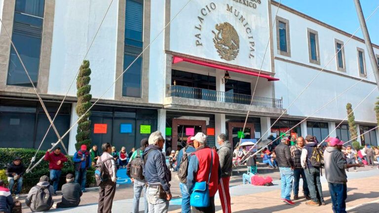 Paro de Empleados del Ayuntamiento de Ecatepec: Exigen Cumplimiento de Acuerdos Laborales