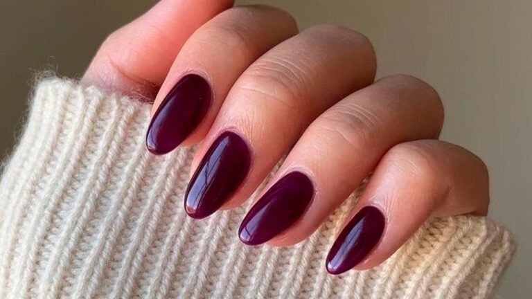 Blackberry Nails: Elegancia Otoñal 2024