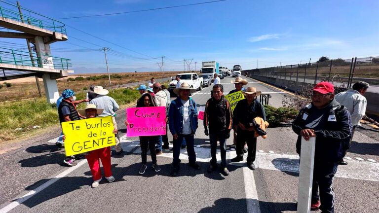 San Diego Linares Bloquea Libramiento Bicentenario Exigiendo Pavimentación de Calles