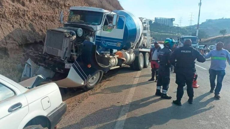 Accidente en la Autopista Chamapa-Lechería: Camión Revolvedora Embiste a 10 Vehículos y Deja al Menos 15 Heridos