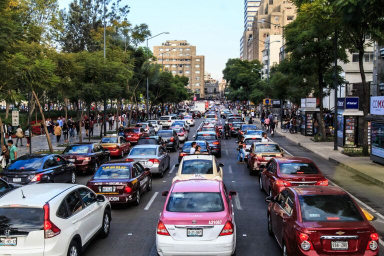 Caos vial por choque que paraliza la México-Querétaro por 24 horas