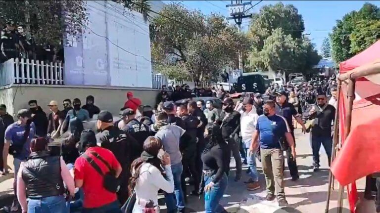 Se enfrentan en Ecatepec elementos policíacos mexiquenses