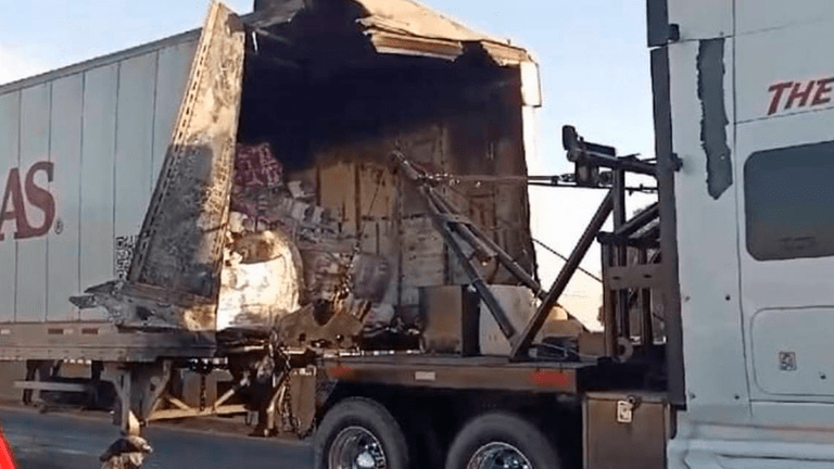 Incendio en el Circuito Exterior Mexiquense: Tráiler de Papel Higiénico Provoca Cierre Total de la Vialidad