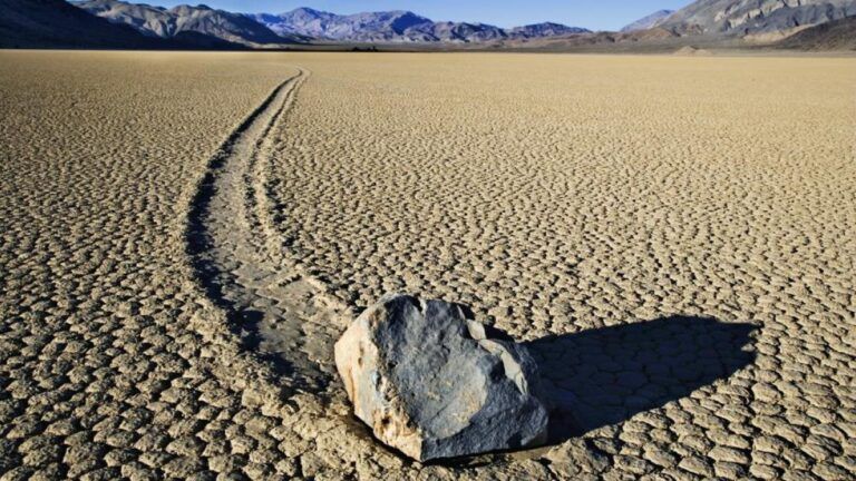 El enigma de las piedras errantes del Valle de la Muerte