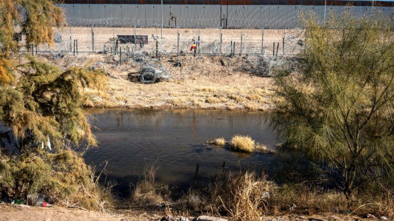 Frustración y lágrimas: migrantes enfrentan cancelación de citas CBP One tras Trump asumir el cargo