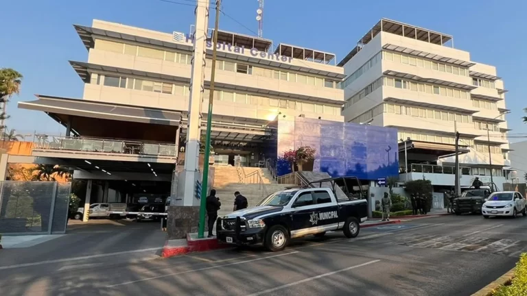 Sicarios irrumpen en centro de salud de Cuautla y matan a un paciente