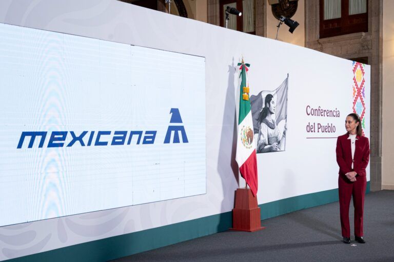 Celebran primer aniversario de Mexicana de Aviación