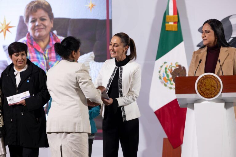 Inicia entrega de la pensión Mujeres Bienestar