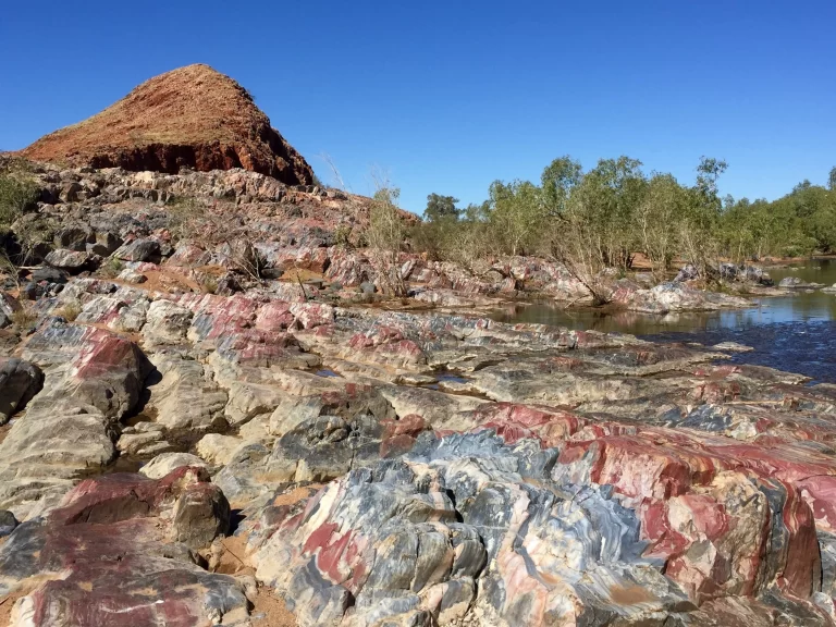 Las Rocas Pintadas de Marble Bar: Un Viaje al Pasado de la Tierra