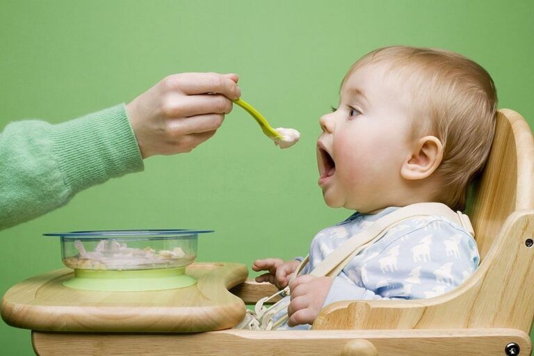 ¿Papilla o trozos? El innovador enfoque de la alimentación infantil guiada por el bebé