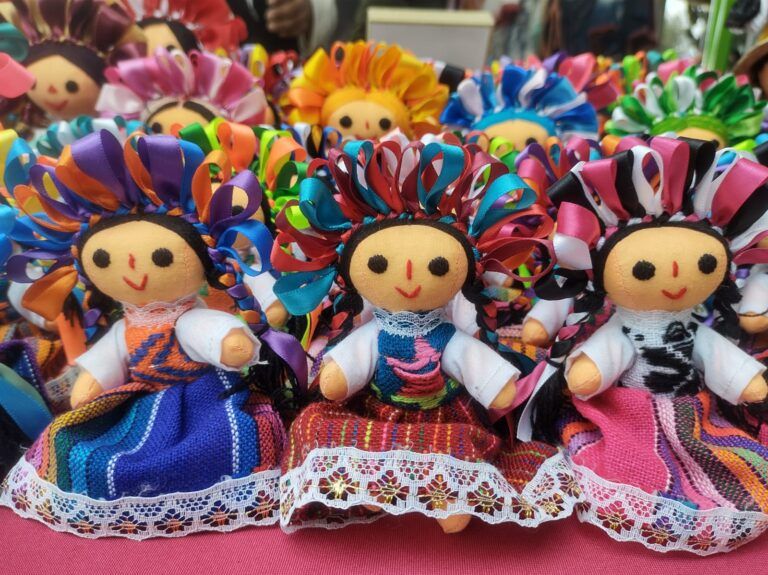 Venta especial de artesanías por el Día del Amor y la Amistad en el Edoméx