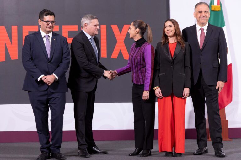 Anuncia Netflix inversión por mil millones de dólares en México